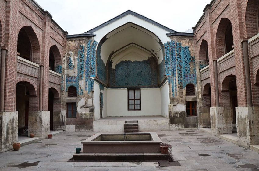 SIRÇALI MEDRESE MEZAR ANITLARI MÜZESI