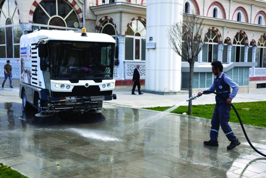 SELÇUKLU’DA CAMİLER GÜL SUYU İLE YIKANDI