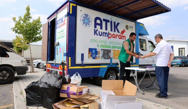 “MOBİL ATIK KUMBARAM” ARACI YOĞUN İLGİ GÖRÜYOR