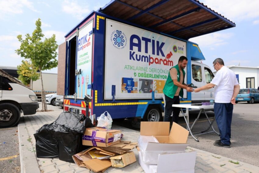 “MOBİL ATIK KUMBARAM” ARACI YOĞUN İLGİ GÖRÜYOR