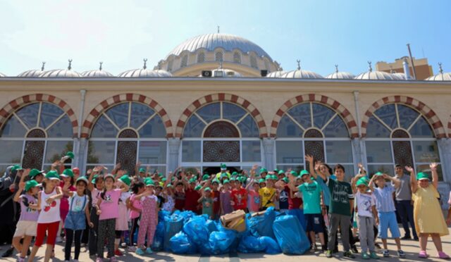 SELÇUKLU’DA YAZ KURAN KURSU ÖĞRENCİLERİNDEN ÖRNEK ÇEVRE TEMİZLİĞİ ETKİNLİĞİ