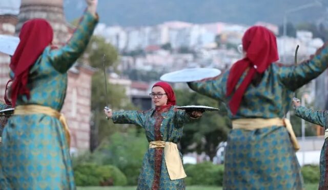 BURSA’NIN İLK KADIN KILIÇ KALKAN EKİBİ YURT DIŞINA AÇILIYOR