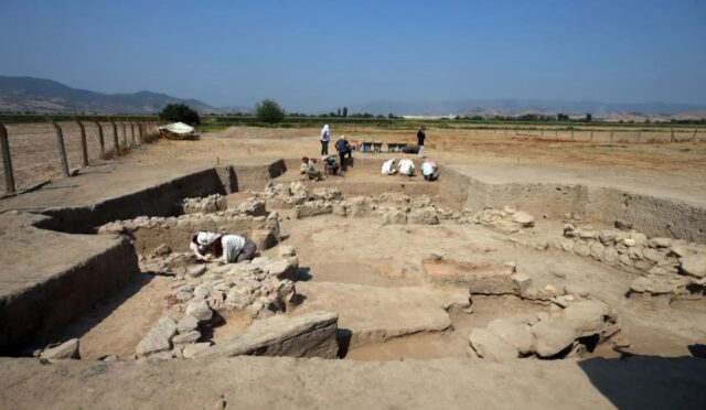 TEPECİK HÖYÜĞÜ’NDE 3.500 YILLIK MİDYE KABUKLARI BULUNDU