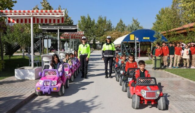 SELÇUKLU TRAFİK EĞİTİM PARKI’NDA ÇOCUKLAR BİLİNÇLENDİRİLİYOR