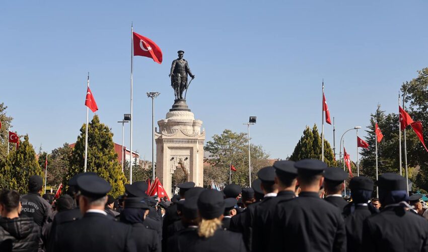 KONYA’DA 29 EKİM CUMHURİYET BAYRAMI COŞKUYLA KUTLANIYOR