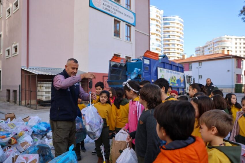 SELÇUKLU’DA OKULLAR SIFIR ATIK İÇİN YARIŞIYOR