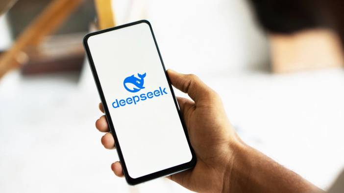 DeepSeek YAPAY ZEKÂ DÜNYASINDA DİKKATLERİ ÜZERİNE ÇEKİYOR