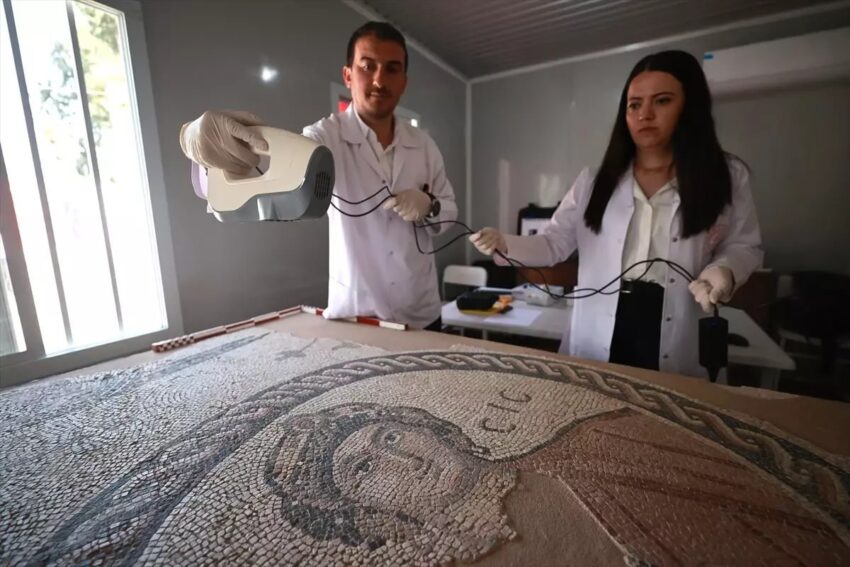 HATAY RESTORASYON LABORATUVARI’NDA KÜLTÜREL MİRAS YENİDEN HAYAT BULUYOR