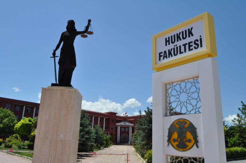 HUKUK FAKÜLTELERİNE YERLEŞMEK İÇİN ARTIK İLK YÜZ BİNDE OLMAK GEREKECEK