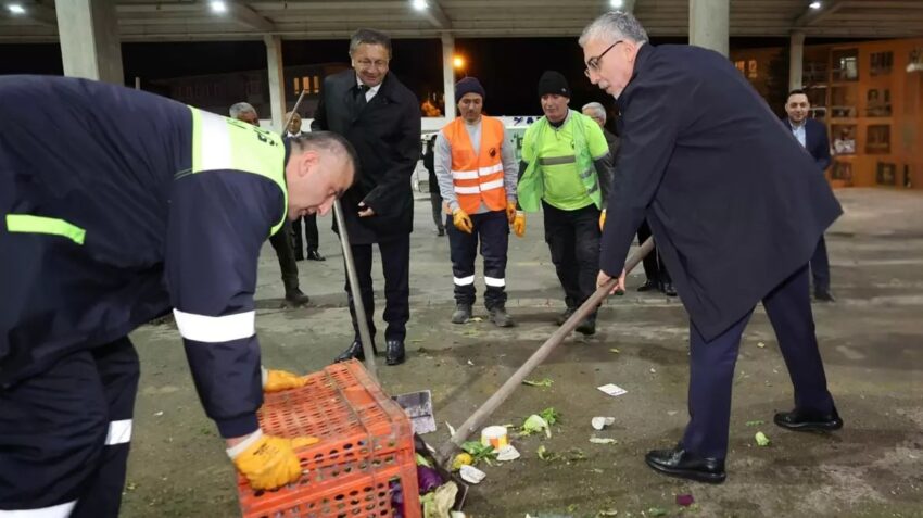 BAKAN VEDAT IŞIKHAN, 1 MAYIS’I İŞÇİLERLE BİRLİKTE KUTLADI