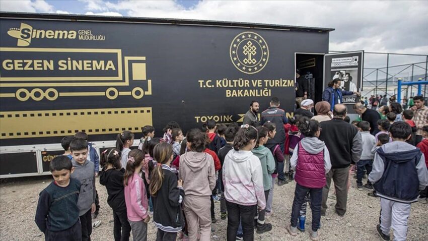 GEZEN SİNEMA 358 İLÇEDE PERDE AÇTI