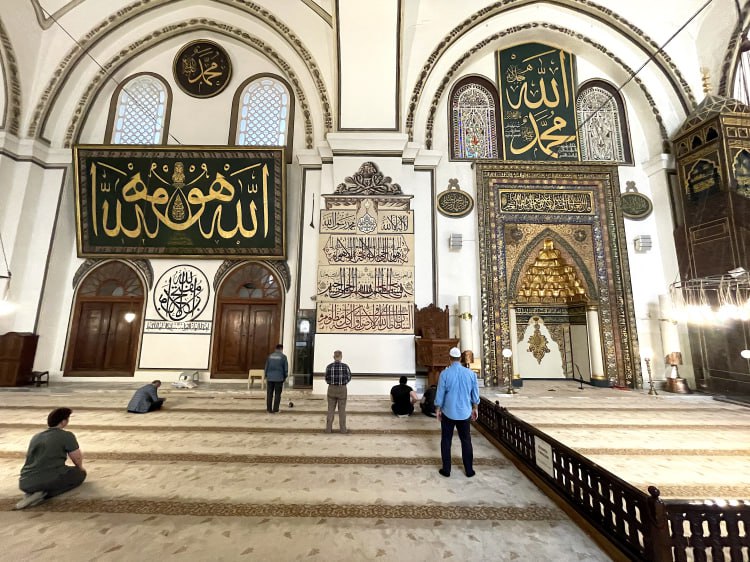 BURSA ULU CAMİ’DEKİ HAT SANATI DİJİTALE TAŞINDI