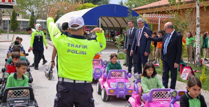 BAŞKAN PEKYATIRMACI SELÇUKLU TRAFİK EĞİTİM PARKI’NDA ÇOCUKLARLA BİR ARAYA GELDİ