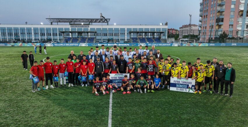 SELÇUKLU BELEDİYESİ ORTAOKULLAR ARASI FUTBOL TURNUVASINDA ŞAMPİYONLAR BELLİ OLDU