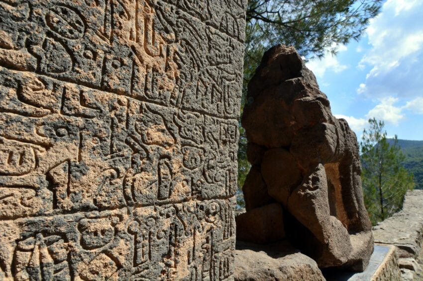TÜRKİYE’NİN İLK AÇIK HAVA MÜZESİ KARATEPE ASLANTAŞ, UNESCO DÜNYA BELLEĞİ’NDE