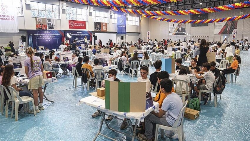81 İLDE DENEYAP ŞENLİĞİ: 18 BİN ÖĞRENCİ PROJELERİNİ TANITTI