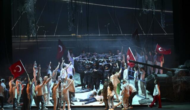 15 TEMMUZ DESTANI “EN UZUN GECE” TEMSİLİYLE SAHNEYE TAŞINDI