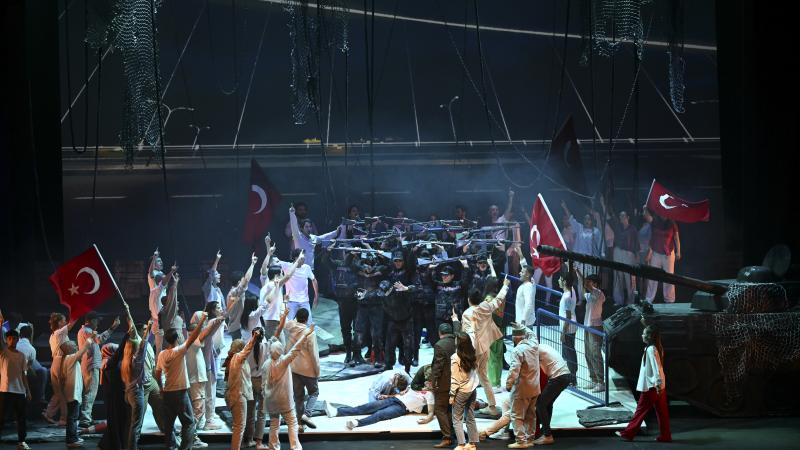 15 TEMMUZ DESTANI “EN UZUN GECE” TEMSİLİYLE SAHNEYE TAŞINDI