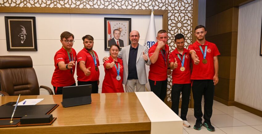 BAŞKAN PEKYATIRMACI AVRUPA ŞAMPİYONU ÖZEL MİLLİ SPORCULARI AĞIRLADI