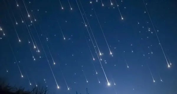 METEOR YAĞMURU TÜRKİYE GENELİNDE GÖKYÜZÜNÜ AYDINLATTI