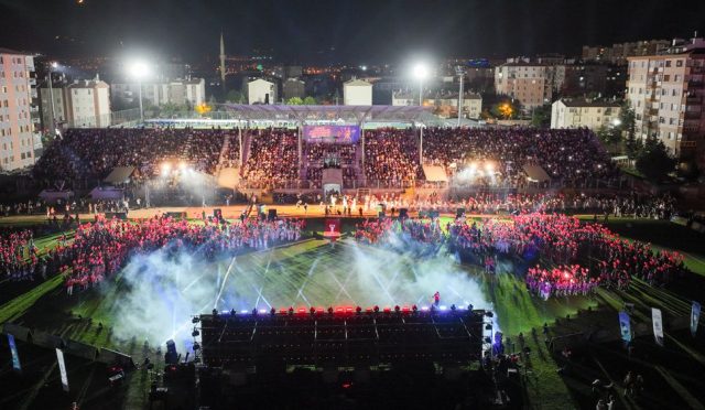 SELÇUKLU BELEDİYESİ YAZ SPOR OKULLARI’NDAN GÖRKEMLİ KAPANIŞ