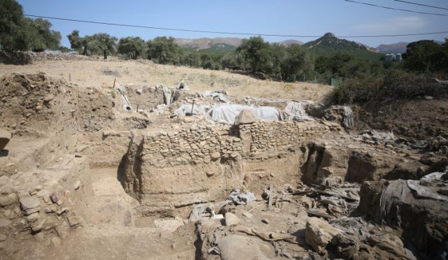 ÇANAKKALE’DE 8 BİN 800 YILLIK YERLEŞİM İZLERİ ORTAYA ÇIKTI