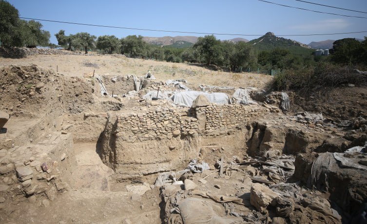 ÇANAKKALE’DE 8 BİN 800 YILLIK YERLEŞİM İZLERİ ORTAYA ÇIKTI