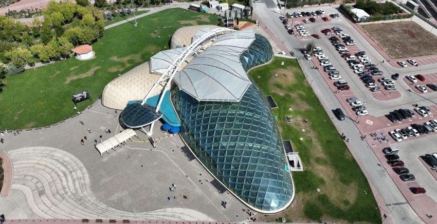 KONYA TROPİKAL KELEBEK BAHÇESİ ZİYARETÇİLERİN GÖZDESİ OLMAYA DEVAM EDİYOR