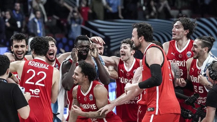 TEŞEKKÜRLER 12 DEV ADAM: EUROBASKET 2025’TE GÜMÜŞ MADALYA
