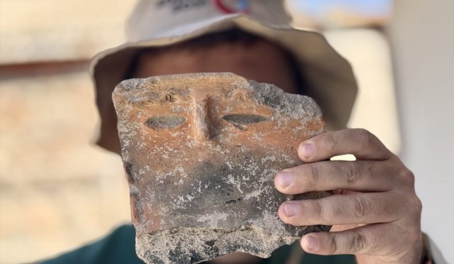 17581088431595322571