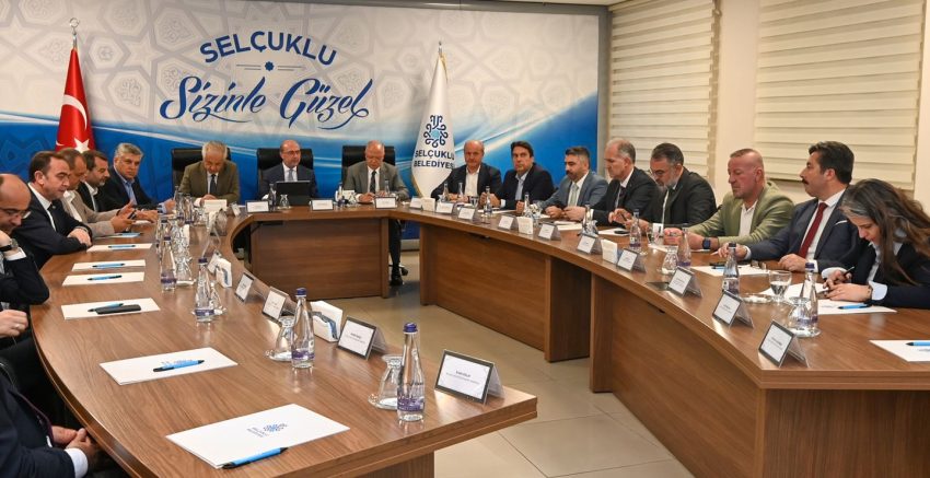 BAŞKAN PEKYATIRMACI BURSA’DAN GELEN HEYETE SELÇUKLU’YU ANLATTI