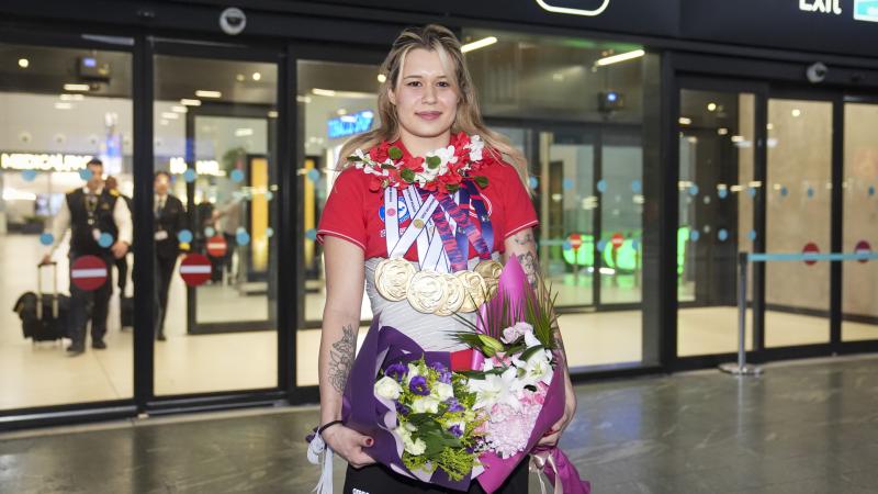 DEFNE KURT’TAN DÜNYA ŞAMPİYONASINDA 5 ALTIN MADALYA