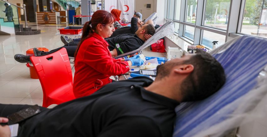 SELÇUKLU BELEDİYESİ PERSONELİ’NDEN KIZILAY’A KAN BAĞIŞI DESTEĞİ