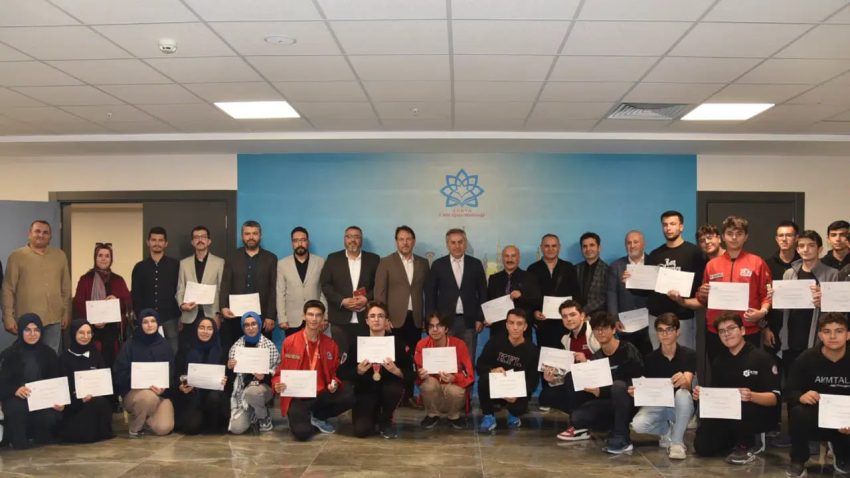KONYA’DAN TEKNOFEST 2025’TE BÜYÜK BAŞARI: ÖĞRENCİLER ÖDÜLLERLE DÖNDÜ