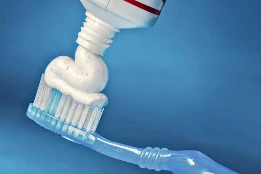 İNSAN SAÇINDAN ÜRETİLEN DİŞ MACUNU MİNEYİ YENİDEN ONARIYOR