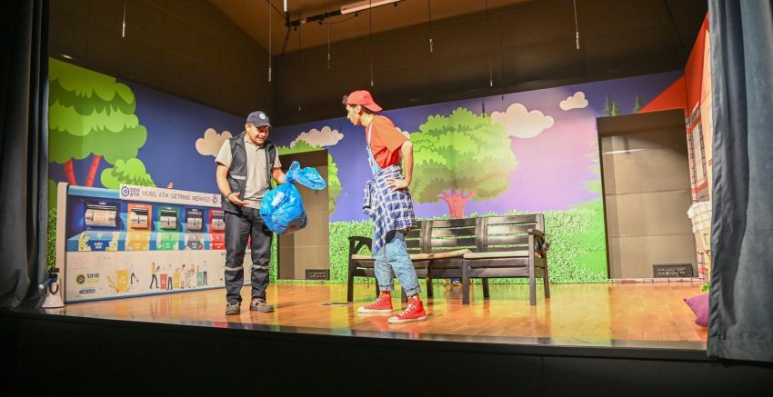 SELÇUKLU’DA ÇOCUKLARA SIFIR ATIK BİLİNCİ TİYATRO İLE KAZANDIRILIYOR