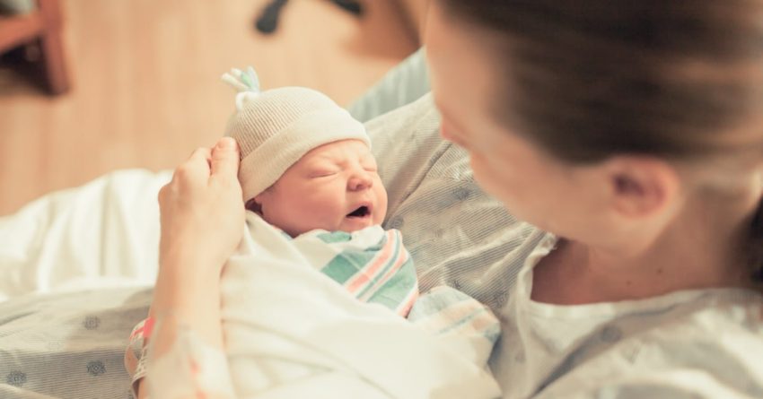 DOĞUM YARDIMLARI VE SOSYAL DESTEKLERLE AİLE GÜÇLENDİRİLİYOR