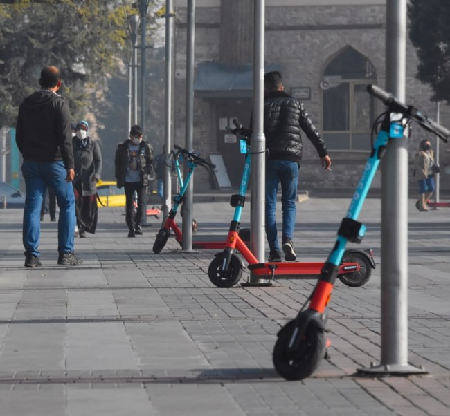 ELEKTRİKLİ SKUTER YÖNETMELİĞİNDE DEĞİŞİKLİK: YASAKLI BÖLGE SINIRLAMASI GELİYOR