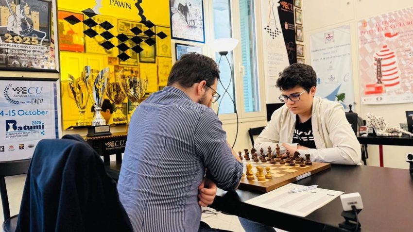 MİLLİ SATRANÇÇI ERDOĞMUŞ, FRANSIZ ŞAMPİYONU MAĞLUP ETTİ