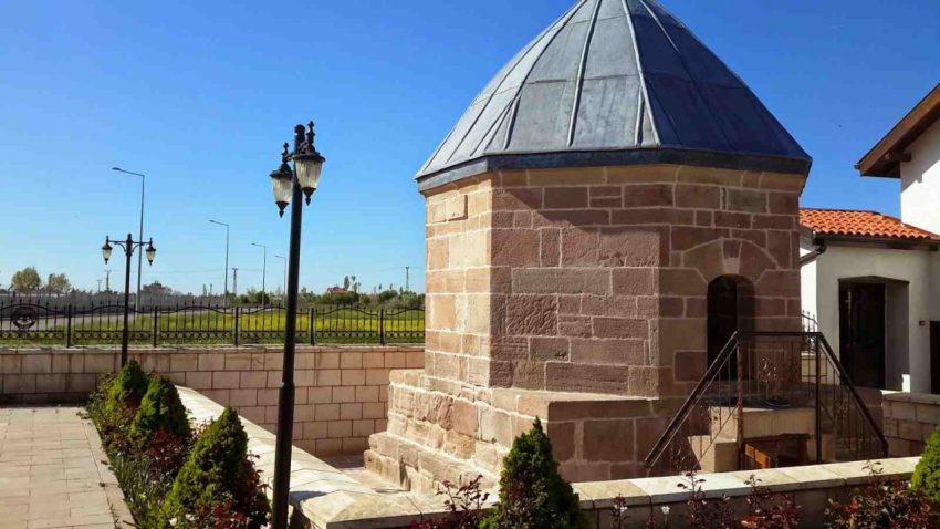 ATEŞBAZ-I VELİ TÜRBESİNDE ASIRLIK GELENEK: TUZ İKRAMI