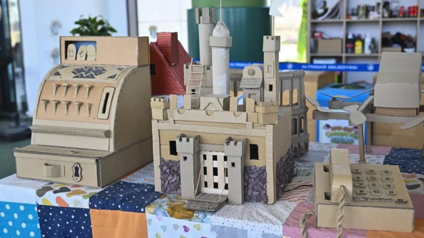 TÜRKİYE’NİN İLK “SIFIR ATIK OKULU” ÇEVRE BİLİNCİ AŞILIYOR