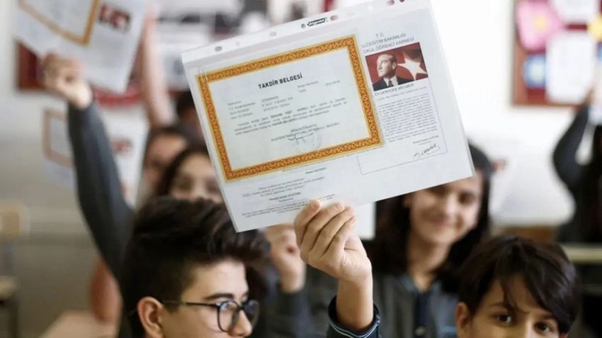 MEB, OKULLARDA GELİŞİM RAPORU UYGULAMASINI BAŞLATIYOR