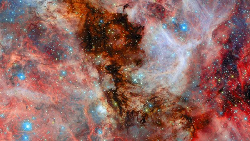 YENİ YILDIZLAR ŞEKİLLENİYOR: HUBBLE’DAN ÇARPICI GÖRÜNTÜ
