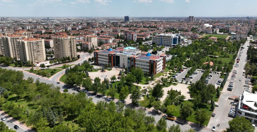 SELÇUKLU, NÜFUSUYLA 50 İLDEN DAHA BÜYÜK