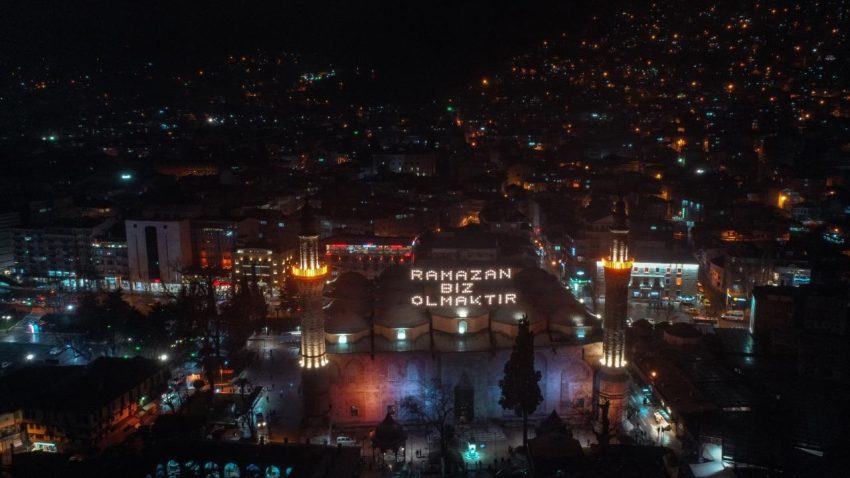 RAMAZAN BAŞLIYOR: İLK SAHUR VE İLK TERAVİH BU GECE