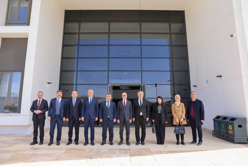 SELÇUKLU’NUN TÜRKİYE’YE ÖNCÜ EĞİTİM YATIRIMLARI YERİNDE İNCELENDİ