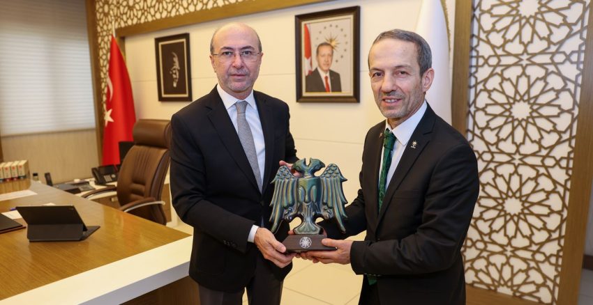 BAŞKAN PEKYATIRMACI AK PARTİ MKYK ÜYESİ AKYÜZ’Ü SELÇUKLU’DA MİSAFİR ETTİ