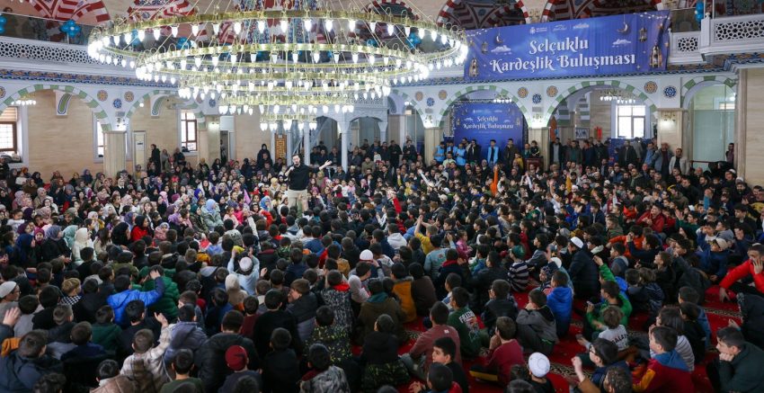 SELÇUKLU’DA SERTAÇ ABİ ÇOCUKLARLA “KARDEŞLİK BULUŞMASI”NDA BİR ARAYA GELDİ