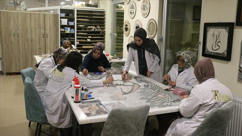 AİLE DESTEK MERKEZLERİNDEN 162 BİN KADINA DESTEK