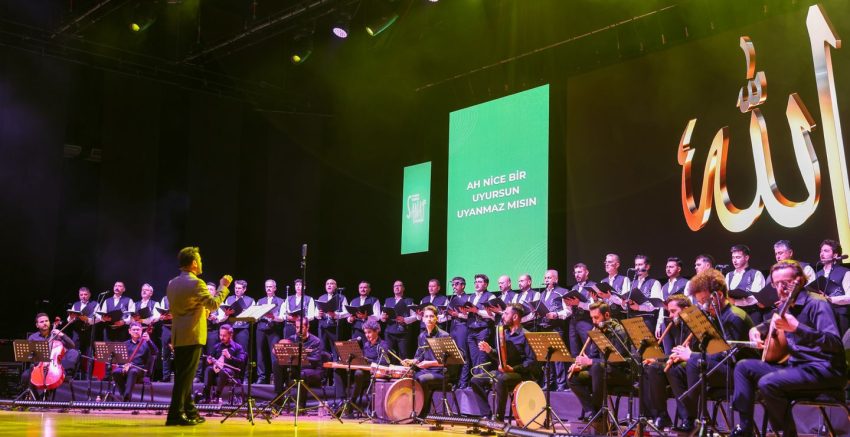 SELÇUKLU SANAT AKADEMİSİ İLAHİ KONSERİ İLE GÖNÜLLERE DOKUNDU